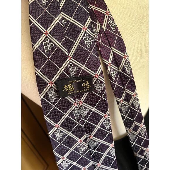 Vintage peek-a-boo silk necktie with Japanese nudes - Picture 7 of 7